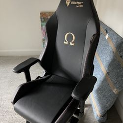 Secret Lab Omega Desk Gaming Chair for Sale in Houston TX