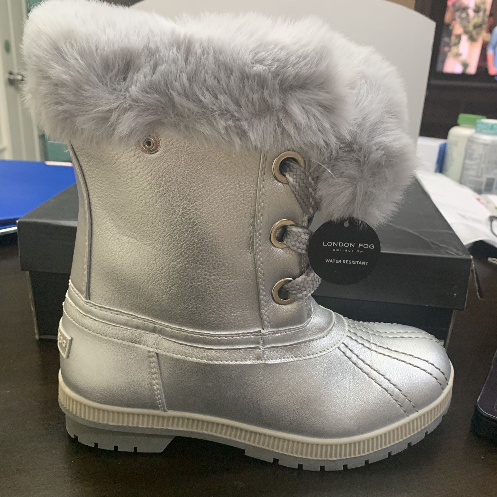 London Fog Milly Winter Snow Boots Womens 9M Silver Smooth Faux Fur Brand New