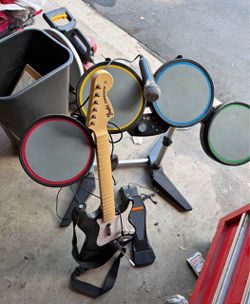 Xbox 360 Rock band wired harmonix guitar + drums + mic b