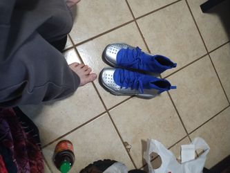 Size 9.5 underarmors good condition.