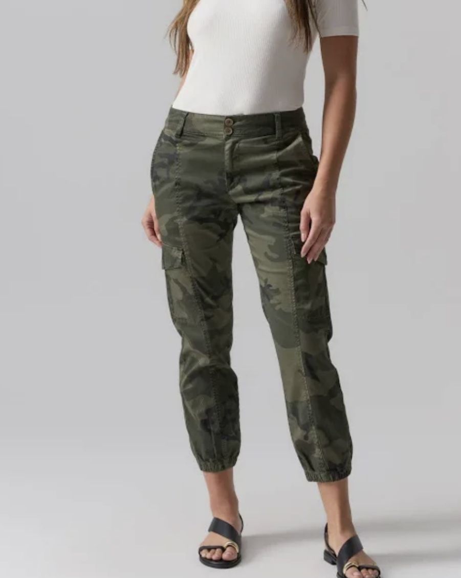 NWT Sanctuary Camo Cargo Pants Size 25