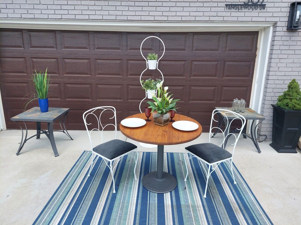 Dining Table And Chairs 