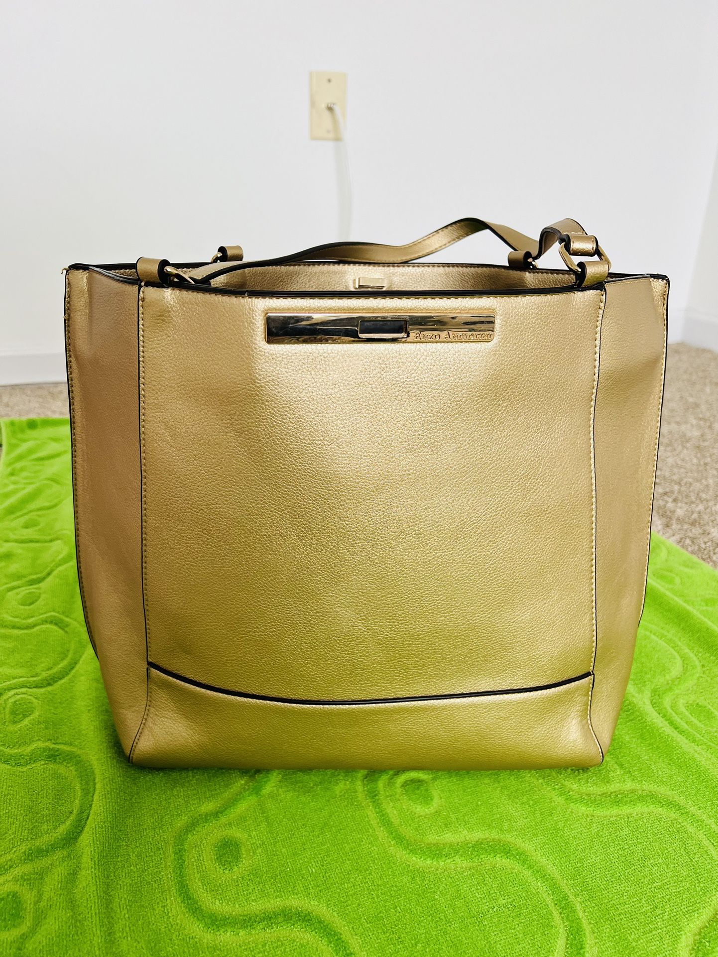 NICE WOMEN ENZO ANGIOLINI PURSE ONLY $20