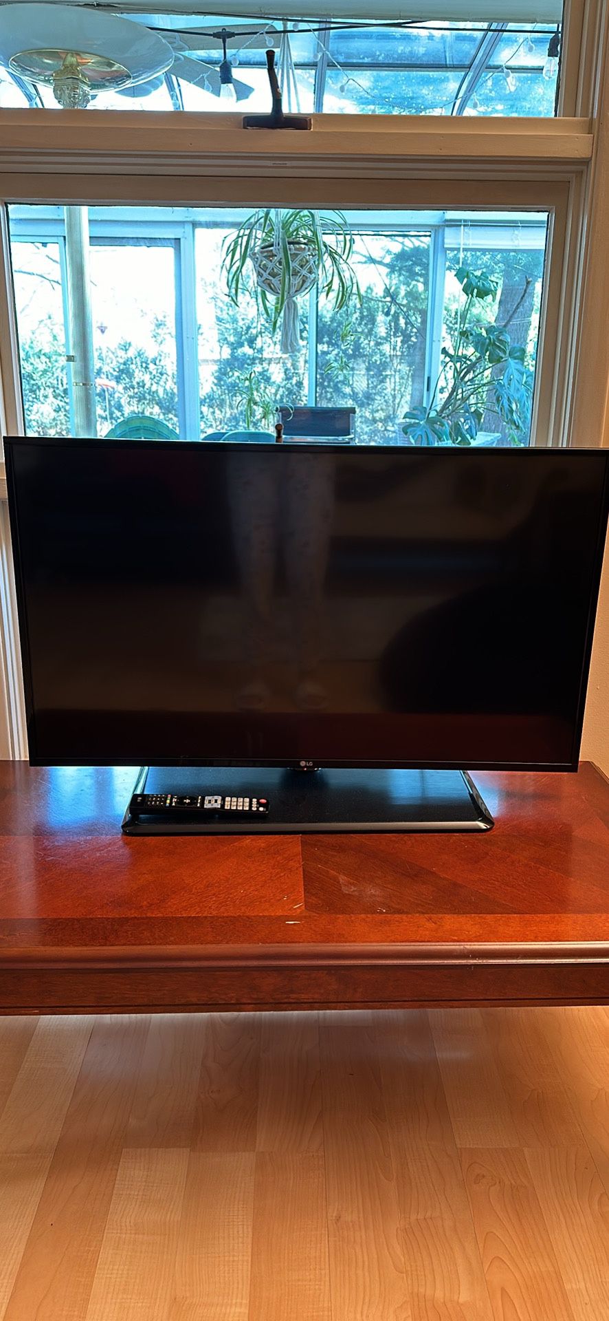 LG Flatscreen LED TV 43”