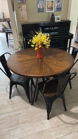 Dining set for 4 and buffet cabinet