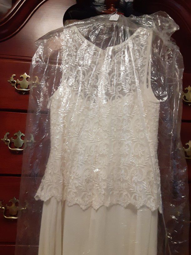 Size 6.  Wedding Dress. .White