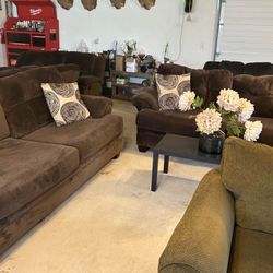 Plush brown 2 piece couch/sofa set Wo/pillows (DELIVERY 