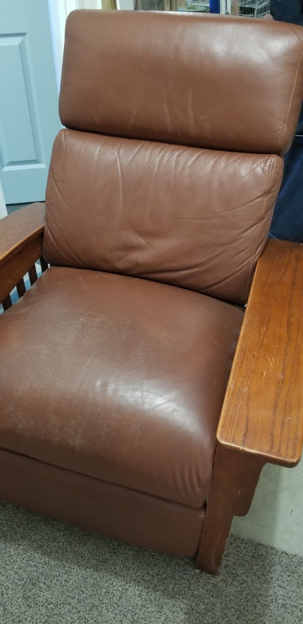BROWN LEATHER RECLINER