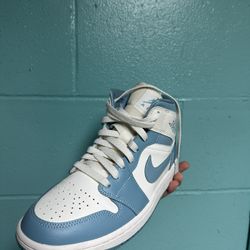 Jordan 1 Mid