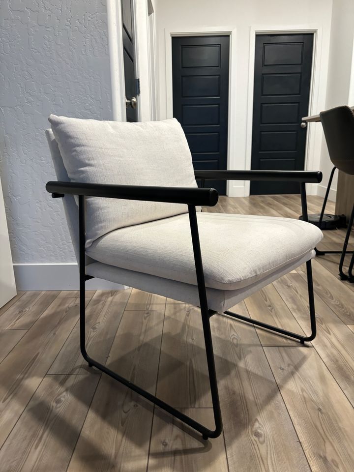 Modern/Contemporary Hearth & Hand Accent Chair