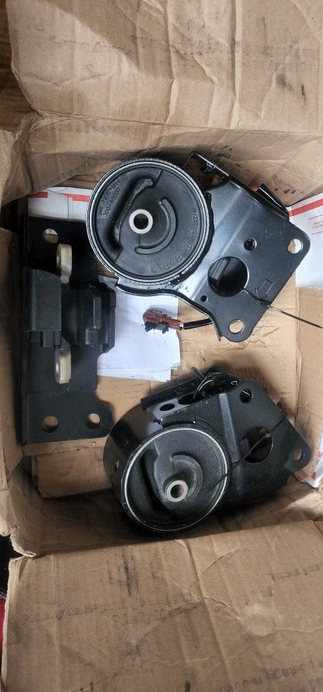 04 - 08 Nissan Maxima Engine And Transmission Mounts