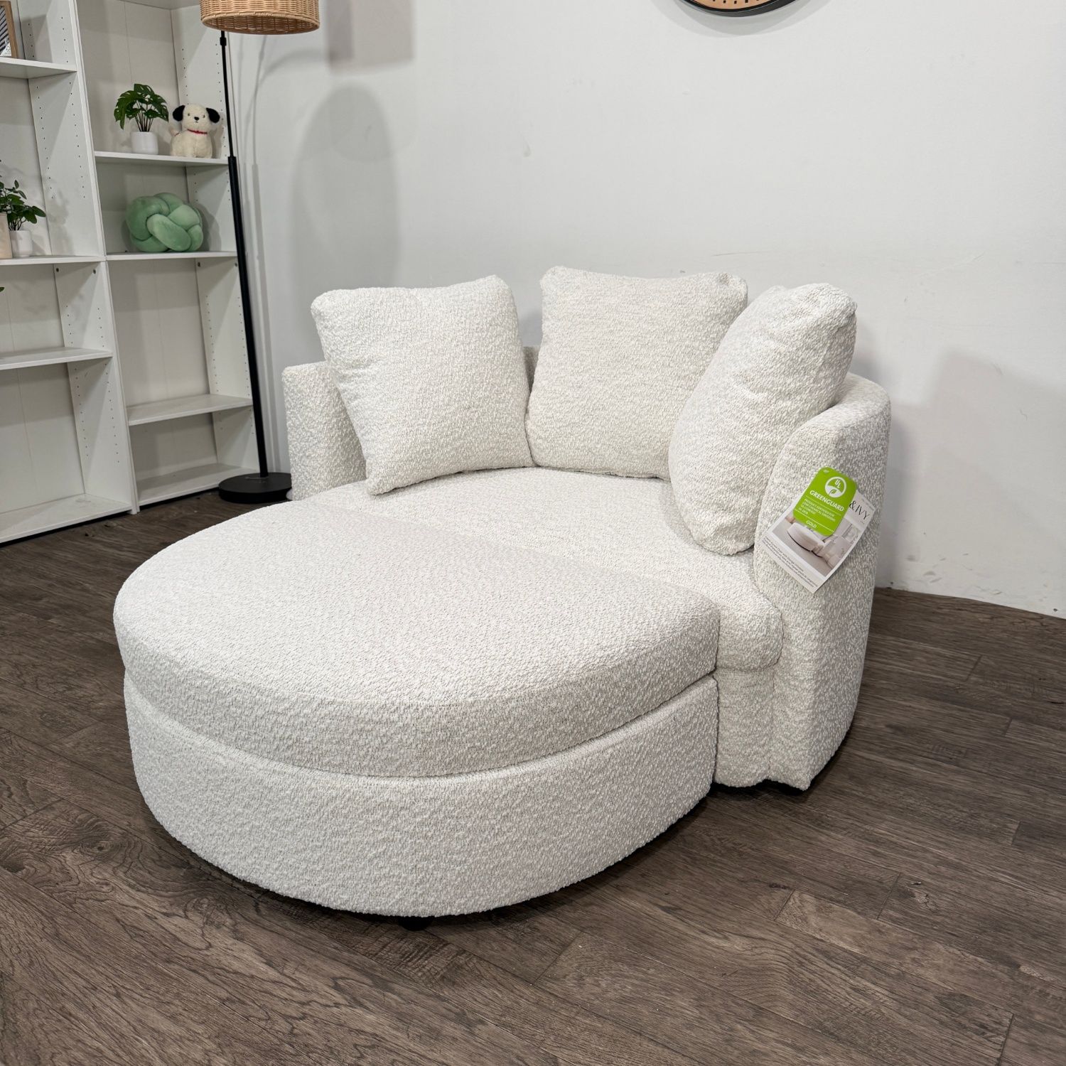 Cute Oversized Chair Loveseat! Delivery Available!