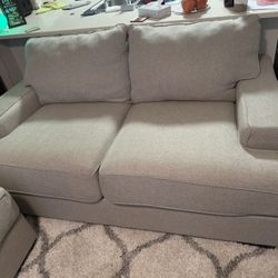 Luxury Sofa - DELIVERY INCLUDED