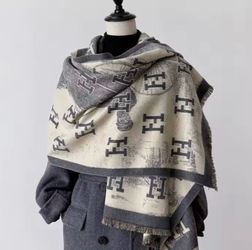 Spectacular scarf