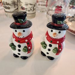 Salt And Pepper Glassware Christmas Vintage