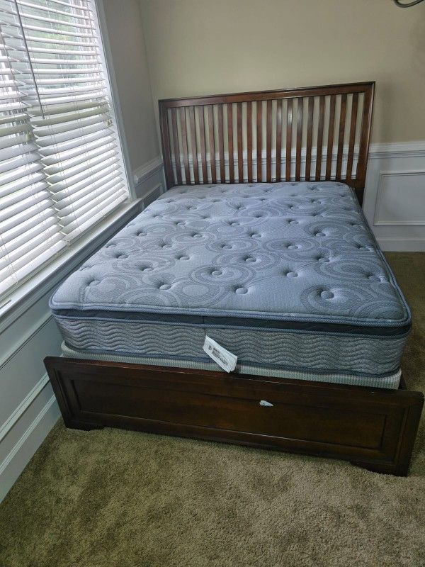 Queen SIZE Bed