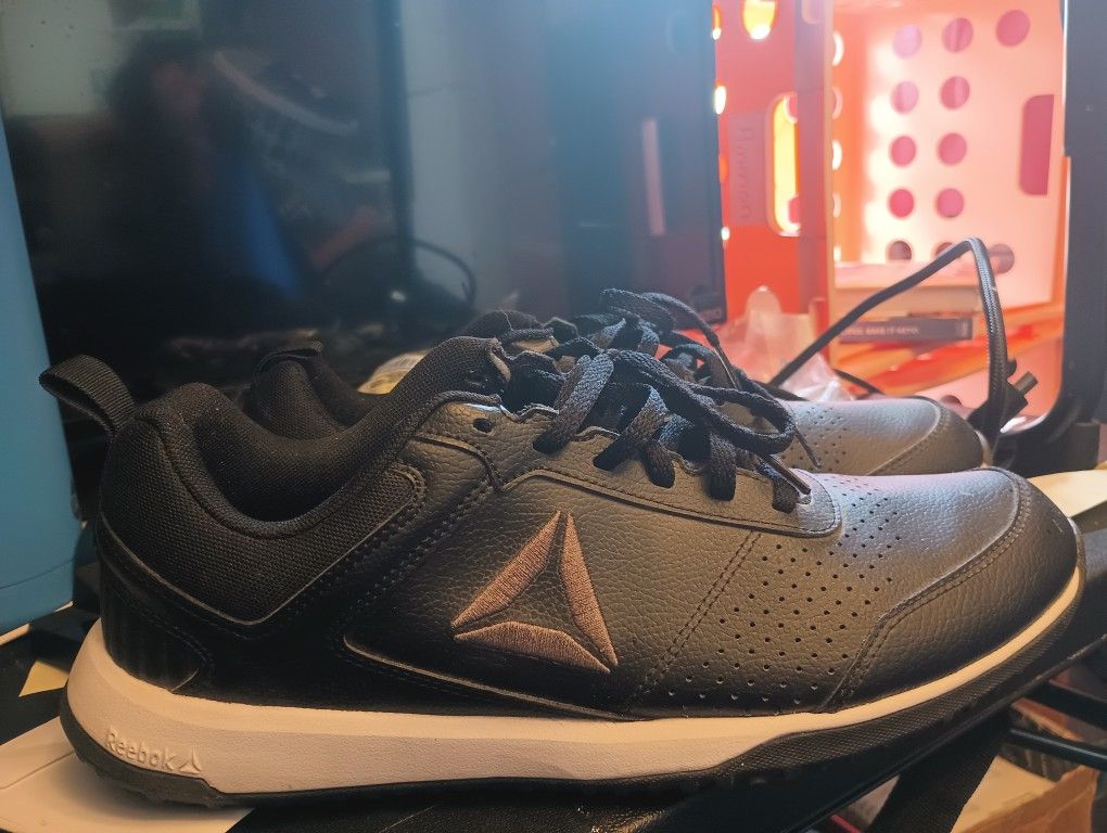 Mens Size 9.5 Reeboks