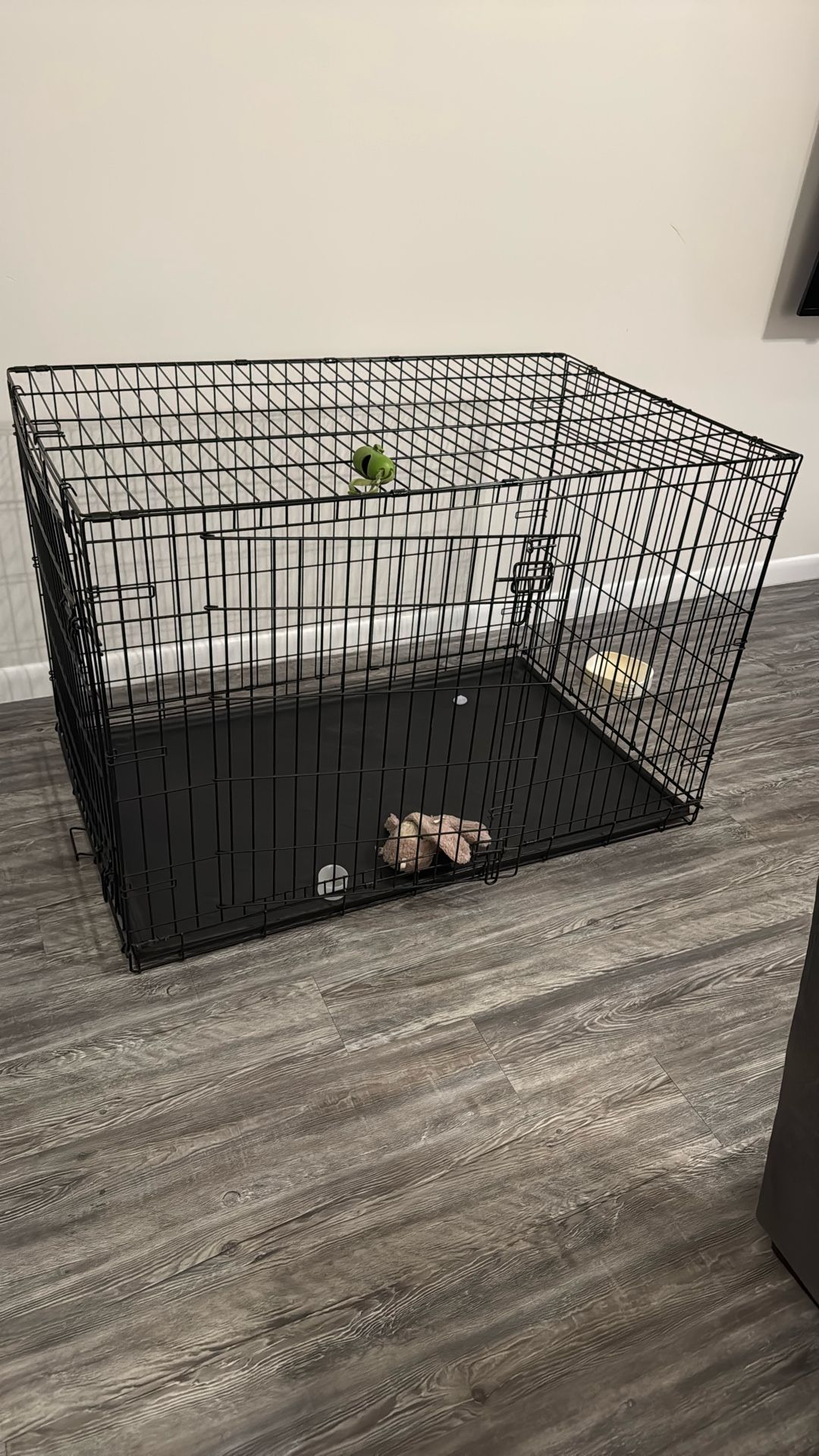 Amazon Basics Durable, Foldable Metal Wire Dog Crate with Tray, Single Door, 48 x 30 x 32.5 in, Black