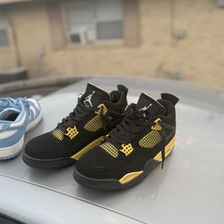 Air Jordan 4 “Thunder” Black/Yellow – Clean Pair