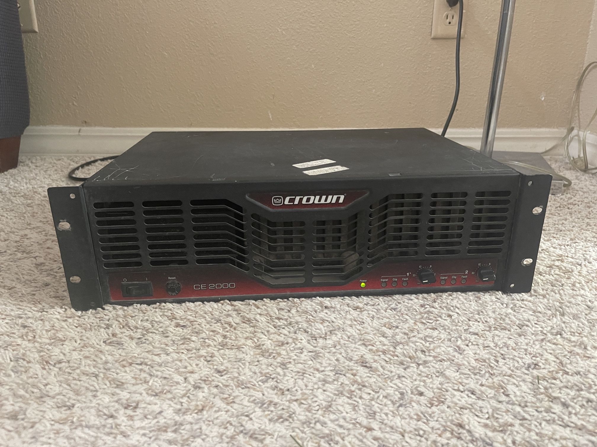 Crown CE 2000 Large Power Amplifier