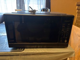 Black Countertop Microwave Oven