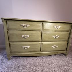 MOVING SALE - Sturdy Vintage Style Dresser – 6 Drawers