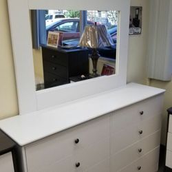 Dresser White With Mirror New $359