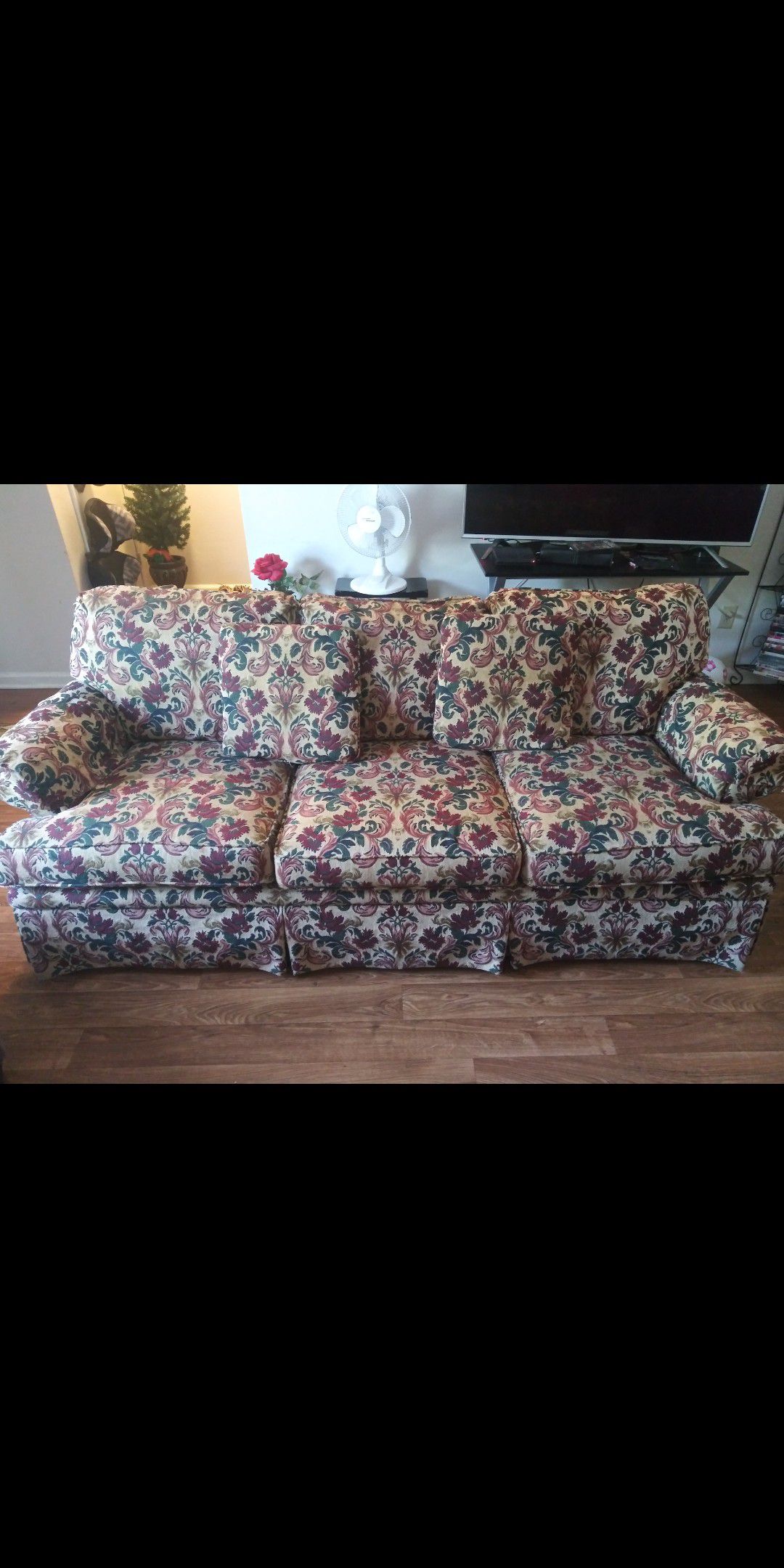 Floral couch smoke pet free $50 get it today