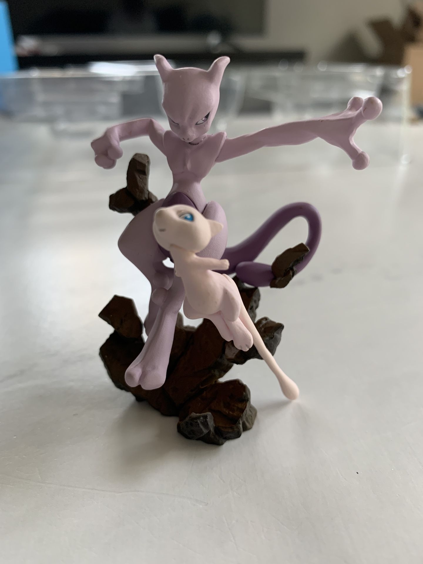 Pokemon Mew & Mewtwo collectible figure