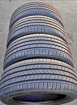 235 55 19 Michelin tires Con 80% de Vida Las 4