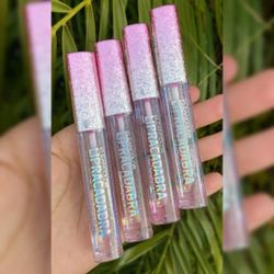 New, Packaged and Sealed 🥰 

Klean Color: lipcadabra Clear Color changing Lipgloss 🫠

$3 each 🤗