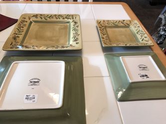 Plates too big and too small from Pier 1
