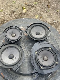 BOSE SPEAKER 🔈 SET OF 4  