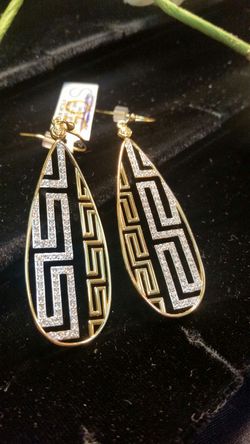 18 karat gold over silver Simone's collection Neiman Marcus branded earrings with sachet bags