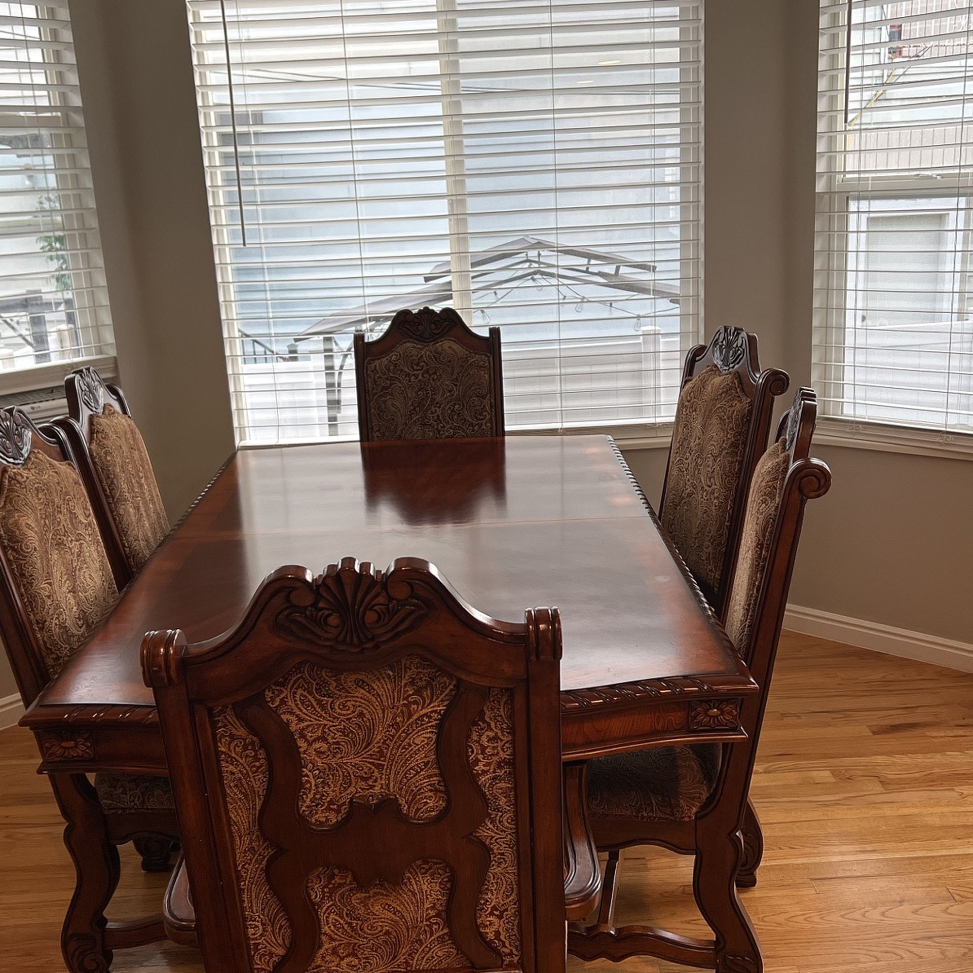 Dinning Table