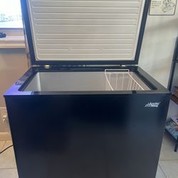Arctic King Chest Freezer – 7 cu ft – Works Great