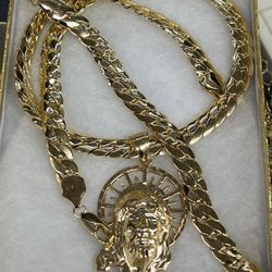 heavy and solid‼️‼️  14k premium gold plated Cuban necklace bracelet and Jesus pendant ✨✨✨