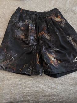 Young LA camo shorts Small oversized