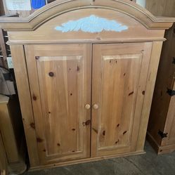 Armoire/ Entertainment Center 