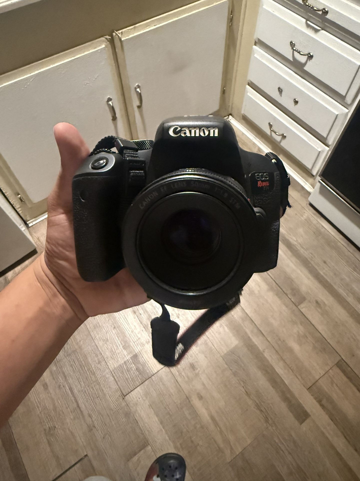 Canon EOS Rebel T7i Bundle