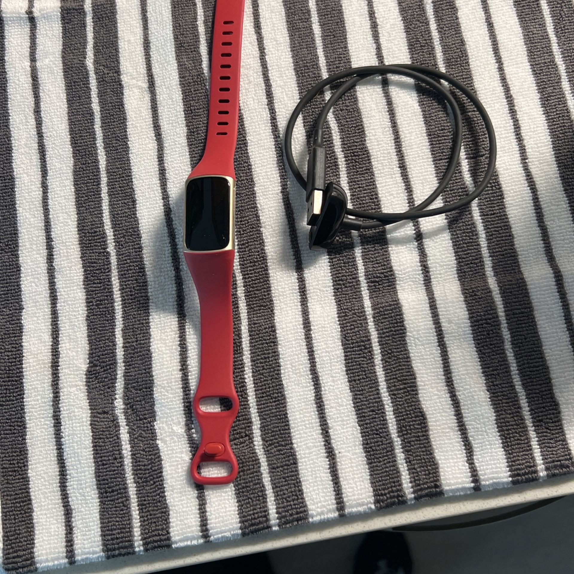 Fitbit Charge 5