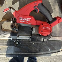 Milwaukee Bandsaw 
