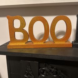 Set Of Wood “BOO” Decor 