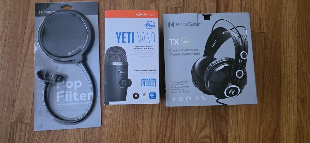 Podcast Microphone, Headphones