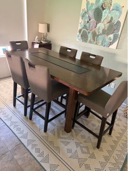 Table Counter  Dining Table and 6 Barstools