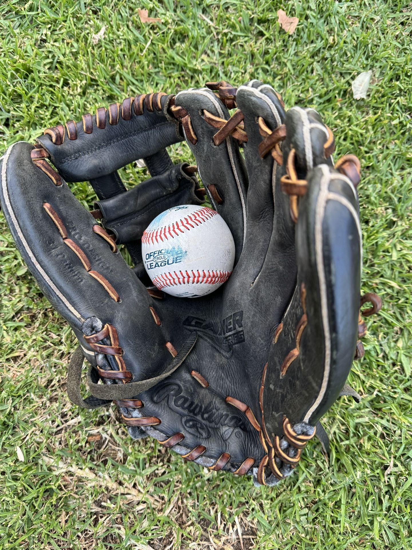 $45 Rawlings Gamer Baseball ⚾️ Glove IT’S AVAILABLE PLS DONT ASK!!! 