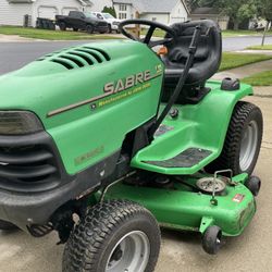 JOHN DEERE SABRE 19.0 hp RIDING Mower 