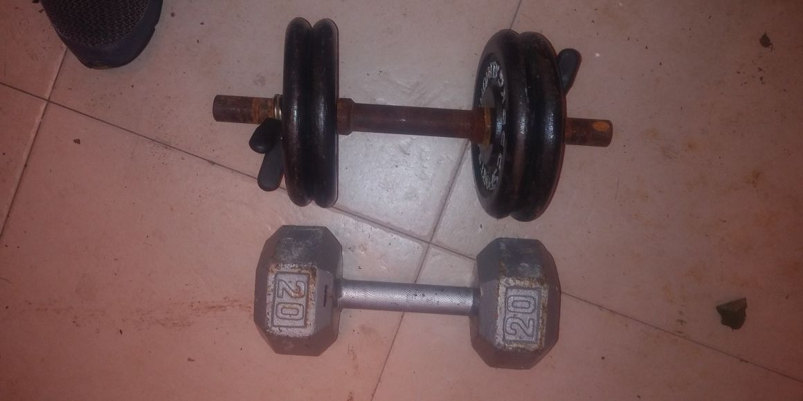 a 40 pound weight They are different, but they are 20 pounds each.