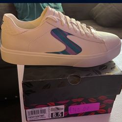 8.5 Skechers Women