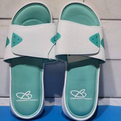 Women's slip on memory foam Sandals $5 (one available in size small 5-6)
